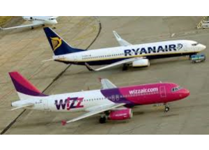 Italia multa a Ryanair y Wizz Air por cobrar por el quipaje de mano mientras España mira para otro lado