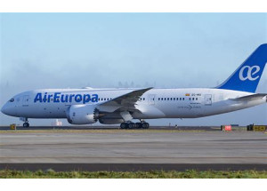 Air Europa compensa con 1.200 euros  tres socios de FACUA Madrid por la cancelación de su vuelo