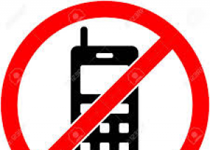 Francia prohíbe utilizar el teléfono móvil en los vehículos, incluso estando detenidos