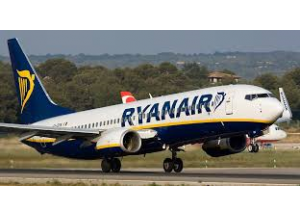 Denuncia a Ryanair por mantener a 200 pasajeros españoles dentro de un avión durante más de 6 horas