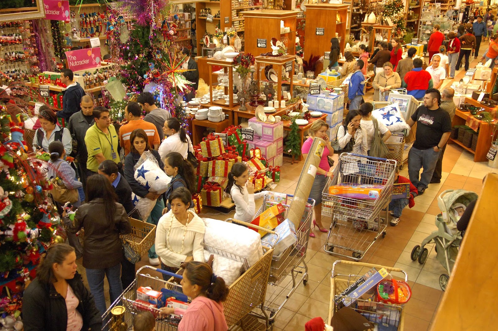 Los consumidores empiezan la Navidad en casa y adelantan la compra de árboles y decoración