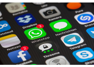 WhatsApp posa límits als enviaments massius